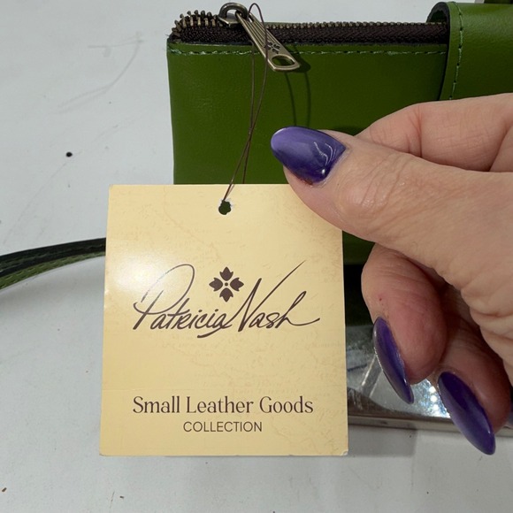 Patricia Nash Vintage Distress Annesley Wallet Foliage Green Leather RFID - Picture 2 of 10